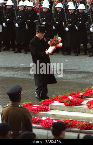 12. November 2000 - London, Großbritannien - Â STEVE FINN ALPHA CN-M042515 12.11.2000..-REMEMBLECE SUNDAY. IM CENOTAPH, WHITEHALL, LONDON (Foto: © Globe Photos/ZUMAPRESS.com) Stockfoto