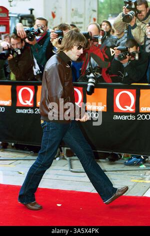 OKTOBER 31, 2000 - LONDON, GROSSBRITANNIEN - Â STEVE FINN ALPHA M042390 31 10 00.LIAM GALLAGHER.-Q MAGAZINE AWARDS 2000 IM PARK LANE HOTEL IN LONDON. (Kreditbild: © Globe Photos/ZUMAPRESS.com) Stockfoto