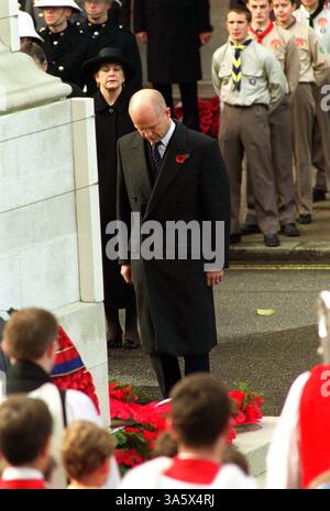 12. November 2000 - London, Großbritannien - Â STEVE FINN ALPHA CN-M042515 12.11.2000.WILLIAM HAGUE.-REMEMBLECE SUNDAY. IM CENOTAPH, WHITEHALL, LONDON (Foto: © Globe Photos/ZUMAPRESS.com) Stockfoto
