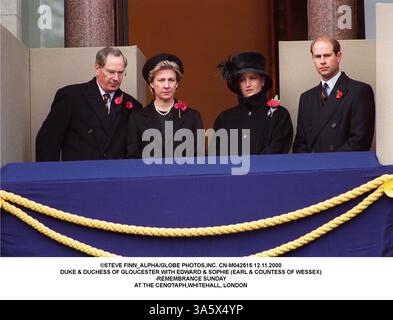 12. NOVEMBER 2000 - LONDON, GROSSBRITANNIEN - Â STEVE FINN ALPHA/ CN-M042515 12.11.2000.HERZOG UND HERZOGIN VON GLOUCESTER MIT EDWARD & SOPHIE (EARL & COUNTESS OF WESSEX).-GEDENKSONNTAG. IM CENOTAPH, WHITEHALL, LONDON (Foto: © Globe Photos/ZUMAPRESS.com) Stockfoto