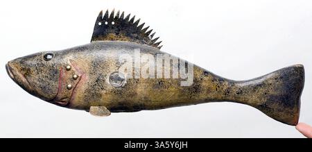 2. Januar 2008: Duluth's Dave Perkins, 73, schnitzt und malt Köder, darunter verschiedene Fischköder. (Derek Montgomery/Duluth News-Tribune/MCT) (Bild: © Derek Montgomery/MCT/ZUMAPRESS.com) Stockfoto