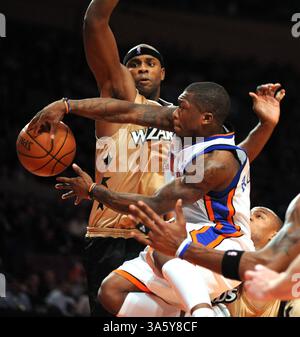 15. Januar 2008: Nate Robinson der New York Knicks übergibt den Ball am Dienstag, den 15. Januar 2008, im vierten Viertel im Madison Square Garden in New York. (J. Conrad Williams Jr./Newsday/MCT) (Kreditbild: © J. Conrad Williams Jr/MCT/ZUMAPRESS.com) Stockfoto
