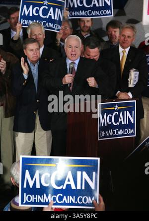 17. Januar 2008: Der republikanische Präsidentschaftskandidat John McCain spricht am Donnerstag, den 17. Januar 2008, bei einem Wahlkampfstopp in Columbia, South Carolina. (Tim Dominick/The State/MCT) (Kreditbild: © Tim Dominick/MCT/ZUMAPRESS.com) Stockfoto