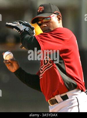 20. Februar 2008: Houston Astros Infield Miguel Tejada wirft während eines Trainingstrainings im Osceola County Stadium in Kissimmee, Florida, Dienstag, 19. Februar 2008. (Stephen M. Dowell/Orlando Sentinel/MCT) (Kreditbild: © Stephen M. Dowell/MCT/ZUMAPRESS.com) Stockfoto