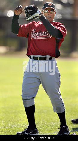 20. Februar 2008: Miguel Tejada, Infield-Trainer von Houston Astros, nimmt am 19. Februar 2008 am Osceola County Stadium in Kissimmee, Florida, Teil. (Stephen M. Dowell/Orlando Sentinel/MCT) (Kreditbild: © Stephen M. Dowell/MCT/ZUMAPRESS.com) Stockfoto