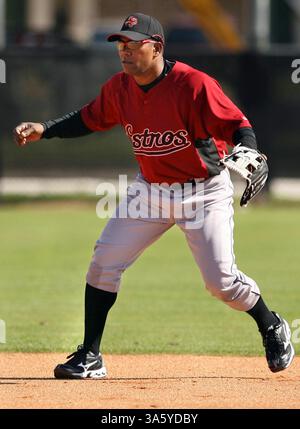 20. Februar 2008: Miguel Tejada wartet auf einen Hit während des Srping-Trainings im Osceola County Stadium in Kissimmee, Florida, Dienstag, den 19. Februar 2008. (Stephen M. Dowell/Orlando Sentinel/MCT) (Kreditbild: © Stephen M. Dowell/MCT/ZUMAPRESS.com) Stockfoto