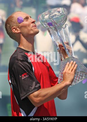 6. April 2008: Nikolay Davydenko aus Russland feiert nach dem Sieg gegen Rafael Nadal aus Spanien bei den Sony Ericsson Open für Männer in Key Biscayne, Florida, Sonntag, 6. April 2008. (C.W. Griffin/Miami Herald/MCT) (Kreditbild: © C.W. Griffin/MCT/ZUMAPRESS.com) Stockfoto