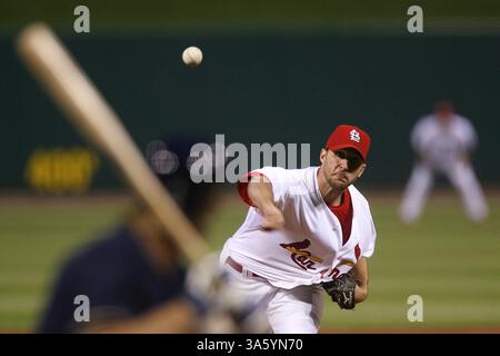 16. April 2008: Der Pitcher Adam Wainwright von den St. Louis Cardinals spielt am Mittwoch, den 16. April 2008, im Busch Stadium in St. Louis, Missouri gegen die Milwaukee Brewers. (Chris Lee/St. Louis Post-Dispatch/MCT) (Kreditbild: © St. Louis Post-Dispatch/MCT/ZUMAPRESS.com) Stockfoto