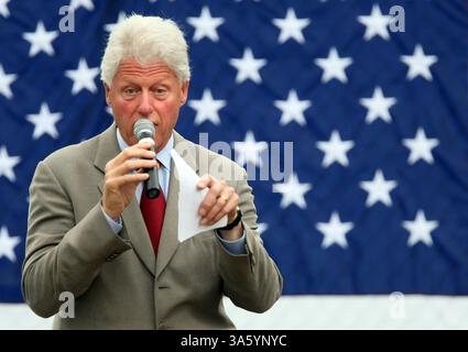 23. April 2008: Der ehemalige Präsident Bill Clinton kämpft für seine Ehefrau, die hoffnungsvolle Senatorin Hillary Rodham Clinton, in Hillsborough, North Carolina, am Mittwoch, den 23. April. 2008. (Pailin Wedel/Raleigh News & Observer/MCT) (Kreditbild: © Pailin Wedel/MCT/ZUMAPRESS.com) Stockfoto