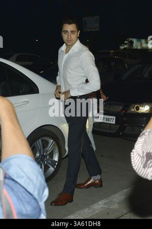 MUMBAI, INDIEN â€“ 15. November: Imran Khan bei Ravi Chopraâ Gebetstreffen in Mumbai. (Foto: Milind Shelte/India Today Group) *** Lokaler Bildtitel *** Imran Khan (Kreditbild: © India Today/ZUMA Wire) Stockfoto