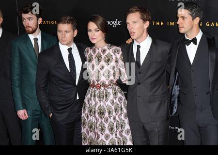 November 2014 - New York, NY, Vereinigte Staaten - ACEPIXS.COM....November 17 2014, New York City....Schauspieler :(L-R) Matthew Beard, Allen Leech, Keira Knightley, Benedict Cumberbatch und Matthew Goode kommen am 17. November 2014 im Ziegfeld Theater in New York City an (Foto: © Nancy Rivera/Ace Pictures/ZUMA Wire) Stockfoto