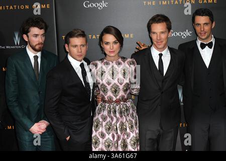 November 2014 - New York, NY, Vereinigte Staaten - ACEPIXS.COM....November 17 2014, New York City....Schauspieler :(L-R) Matthew Beard, Allen Leech, Keira Knightley, Benedict Cumberbatch und Matthew Goode kommen am 17. November 2014 im Ziegfeld Theater in New York City an (Foto: © Nancy Rivera/Ace Pictures/ZUMA Wire) Stockfoto
