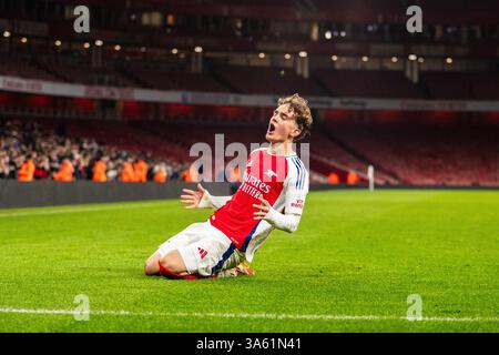 Max Dowman feiert sein Tor mit einem Knieschlitten, Arsenal U18 gegen Manchester United U18 (FA Youth Cup) 02/25 Stockfoto