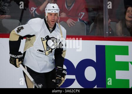 10. JANUAR 2015: Der Verteidiger der Pittsburgh Penguins Rob Scuderi #4 war vor einem NHL-Spiel zwischen den Pittsburgh Penguins und den Montreal Canadiens im Bell Centre in Montreal, Quebec, Kanada. Philippe Bouchard/CSM(Bild: © Philippe Bouchard/Cal Sports Med/Cal Sport Media/ZUMAPRESS.com) Stockfoto