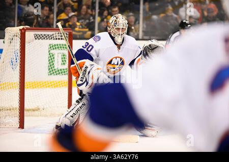 7. Februar 2015: Boston, Massachusetts, USA – der New York Islanders Torwart Chad Johnson (30) im NHL-Spiel zwischen den New York Islanders und den Boston Bruins im TD Garden in Boston, Massachusetts. Die Bruins besiegten die Islanders 2-1 in der regulatorischen Zeit. Eric Canha/CSM(Bild: © Eric Canha/Cal Sport Media/ZUMAPRESS.com) Stockfoto