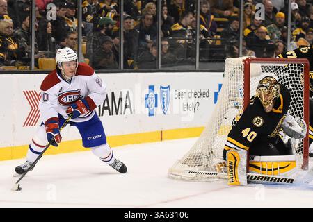 8. Februar 2015: Boston, Massachusetts, USA – Montreal Canadiens rechter Flügel Christian Thomas (60) und Boston Bruins Torwart Tuukka Rask (40) während des NHL-Spiels zwischen den Montreal Canadiens und den Boston Bruins im TD Garden in Boston, Massachusetts. Die Kanadier besiegten die Bruins 3-1 in der regulatorischen Zeit. Eric Canha/CSM(Bild: © Eric Canha/Cal Sport Media/ZUMAPRESS.com) Stockfoto