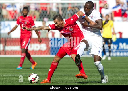 Februar 2015 - Carson, Kalifornien, USA S - Panama-Stürmer Blas Perez (7) und US-Stürmer Jozy Altidore (17) im Rahmen des FIFA-Freundschaftsspiels 2015 zwischen der US-Nationalmannschaft und Panama im StubHub Center. (Bild: © Brandon Parry/ZUMA Wire) Stockfoto