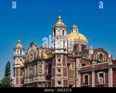 Alte Basilika von Guadalupe, Plaza de las Americas, Villa de Guadalupe, Mexiko-Stadt, Mexiko Stockfoto