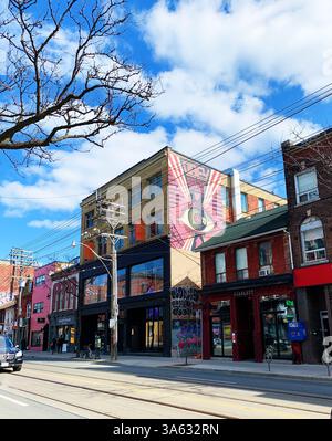 Toronto Stadtbild mit Straßenkunst von Shepard Fairey (Obey Giant). Verarbeitet mit VSCO S3. Stockfoto