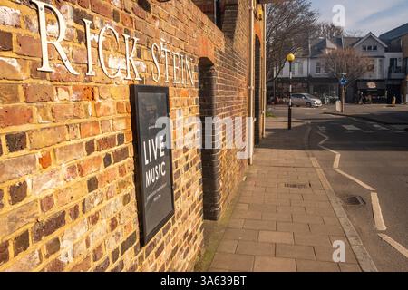 LONDON - 5. MÄRZ 2025: Rick Stein Restaurant in Barnes, gehobener Gegend von Richmond im Südwesten Londons Stockfoto