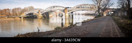 LONDON, 5. MÄRZ 2025: Barnes Bridge über die Themse im Südwesten Londons Stockfoto
