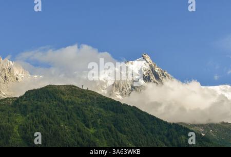 Die Aiguille du Midi, ein 3.842 Meter hoher Berg im Mont Blanc-Massiv der französischen Alpen, erreichbar mit der Seilbahn in Chamonix, Frankreich Stockfoto