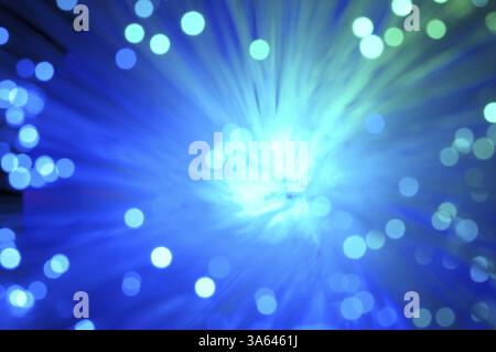 Optische Fasern von LWL-Kabel. Internet-Technologie. Blaue Farbe Stockfoto