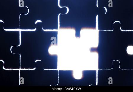 Holz Puzzle und Hintergrundbeleuchtung Hintergrund. Hautnah. Blaue Farbe Licht Stockfoto