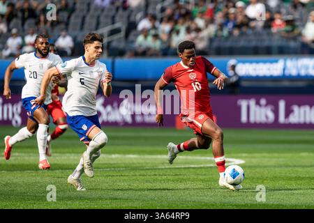 Kanada-Stürmer Jonathan David (10) Abbrüche von US-Mittelfeldspieler Max Arfsten (5) während des Spiels auf dem 3. Platz der CONCACAF Nations League am Sonntag, 23. März 2025, im SoFi Stadium, in Inglewood besiegte Kanada die Vereinigten Staaten mit 2:1. (Jon Endow/Bild des Sports) Stockfoto