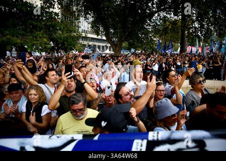 Buenos Aires, Argentinien. März 2025. Demonstranten, die sich während der Demonstration zum 49. Jahrestag des Militärputsches von 1976 versammelten. (Foto: Roberto Tuero/SOPA Images/SIPA USA) Credit: SIPA USA/Alamy Live News Stockfoto