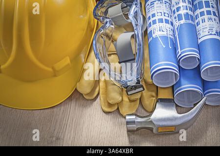 Aufbau von Bauwerkzeugen auf Holzplatten in horizontaler Ausführung Stockfoto