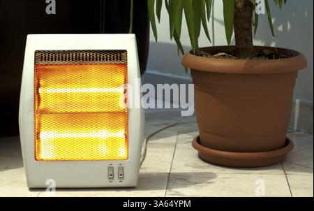 Elektroheizung und Topf hautnah Stockfoto