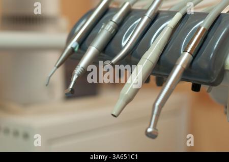 Dental-Maschinen und Einrichtungen. Instrumente schließen Stockfoto