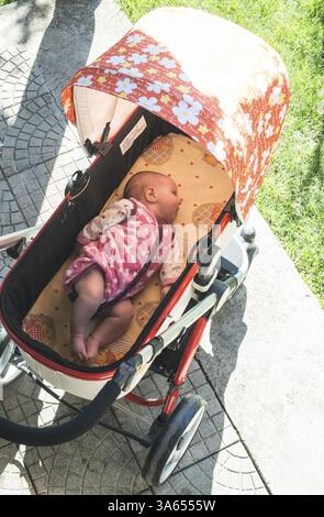 Baby schlafen Baby Buggy. Nahaufnahme Stockfoto