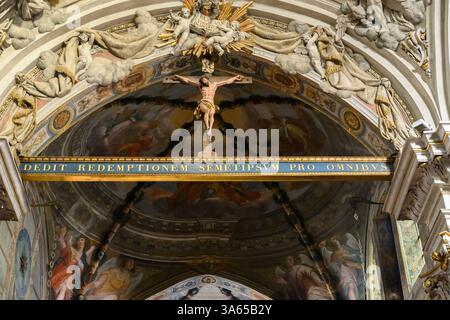 Schild mit der Aufschrift Dedit redemptionem semetipsum pro omnibus (Er gab sich selbst als Lösegeld für alle) in der Kirche San Marco – Mailand, Italien – 04. März 2025 Stockfoto
