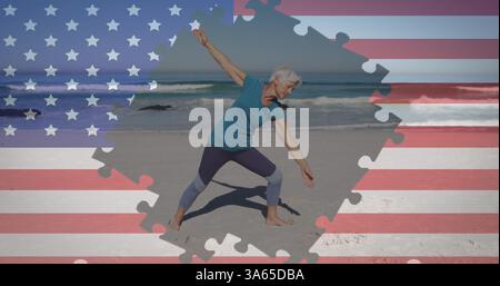 Bild eines Feuerwerks und Puzzles mit amerikanischer Flagge, die eine ältere Frau zeigen, die am Strand trainiert Stockfoto