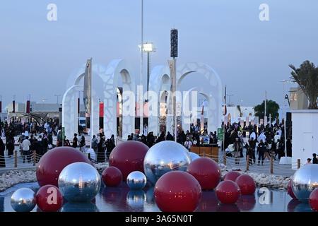 Einheimische und Expats feiern den Nationalfeiertag Katars in Darb Al Saai Stockfoto