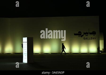 Einheimische und Expats feiern den Nationalfeiertag Katars in Darb Al Saai Stockfoto