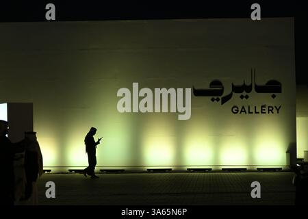 Einheimische und Expats feiern den Nationalfeiertag Katars in Darb Al Saai Stockfoto