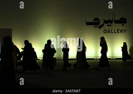 Einheimische und Expats feiern den Nationalfeiertag Katars in Darb Al Saai Stockfoto