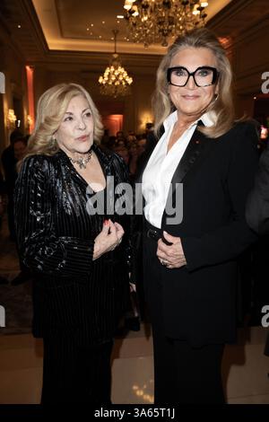 Paris, Frankreich. März 2025. Seila und Nicoletta nehmen am 24. März 2025 an der Stethos d'orh2025 Gala im Hotel Georges V in Paris Teil. Foto: David NIVIERE/ABACAPRESS. COM Credit: Abaca Press/Alamy Live News Stockfoto