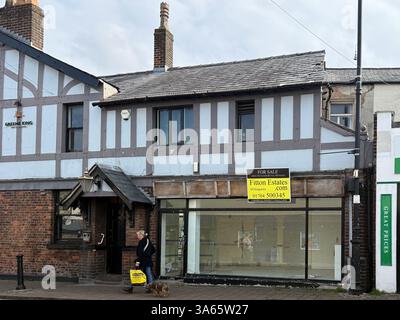 Ein leerer Laden im Stadtzentrum von Ormskirk. Lancashire Stockfoto