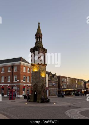 Ormskirk. Marktstadt in West Lancashire, England. Uhrenturm im Zentrum der Stadt Stockfoto