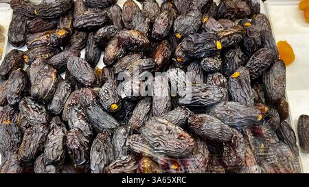 Die Termine werden am Marktstand ausgestellt. Stockfoto