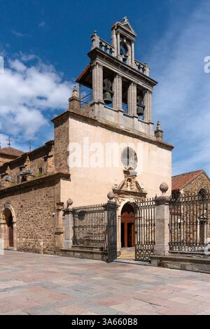 Die Kirche Santa Maria in der Altstadt der Stadt Astorga im Jakobsweg im Norden Spaniens. Provinz Leon. Stockfoto