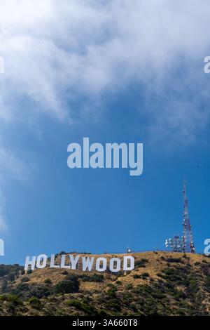 Das berühmte Hollywood-Schild befindet sich auf einem prominenten Hügel in Los Angeles Stockfoto