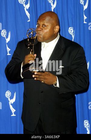 15. September 2002 - Hollywood, Kalifornien, USA - CHARLES DUTTON... 2002 PRIMETIME CREATIVE ARTS EMMY AWARDS. SHRINE AUDITORIUM, LOS ANGELES, CA. 14. SEPTEMBER 2002. NINA PROMMER / 2002 K26019NP (Kredit-Bild: © Globe Photos/ZUMAPRESS.com) Stockfoto
