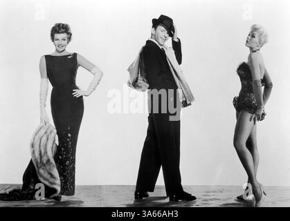 8. Juli 1957; Hollywood, Kalifornien, USA; RITA HAYWORTH (links), Regie: FRANK SINATRA (Mitte) und KIM NOVAK (rechts) Stern als Vera Simpson, Joey Evans und Linda Englisch in dem romantischen musikalischen Drama "Pal Joey" George Sidney. Stockfoto