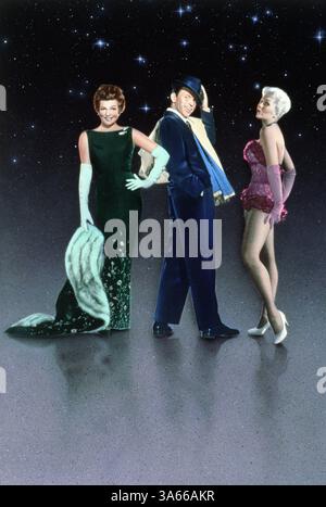 5. Juli 1957; Hollywood, Kalifornien, USA; RITA HAYWORTH (links), Regie: FRANK SINATRA (Mitte) und KIM NOVAK (rechts) Stern als Vera Simpson, Joey Evans und Linda Englisch in dem romantischen musikalischen Drama "Pal Joey" George Sidney. Stockfoto