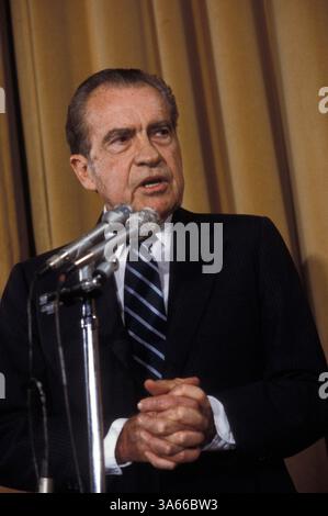 Mai 1984; Washington, DC, USA; Präsident RICHARD NIXON spricht vor den Redakteuren der American Society of Newspapers. Richard M. Nixon wurde am 9. Januar 1913 in Yorba Linda Kalifornien geboren und starb am 22. April 1994 in New York. Stockfoto